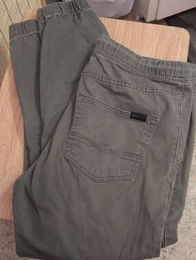 Denizen from Levi's Men's Olive Elastic-Waist Jogger Pants